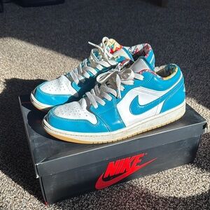 Nike air Jordan 1 low Blue and White Sneakers size 10 (og box)